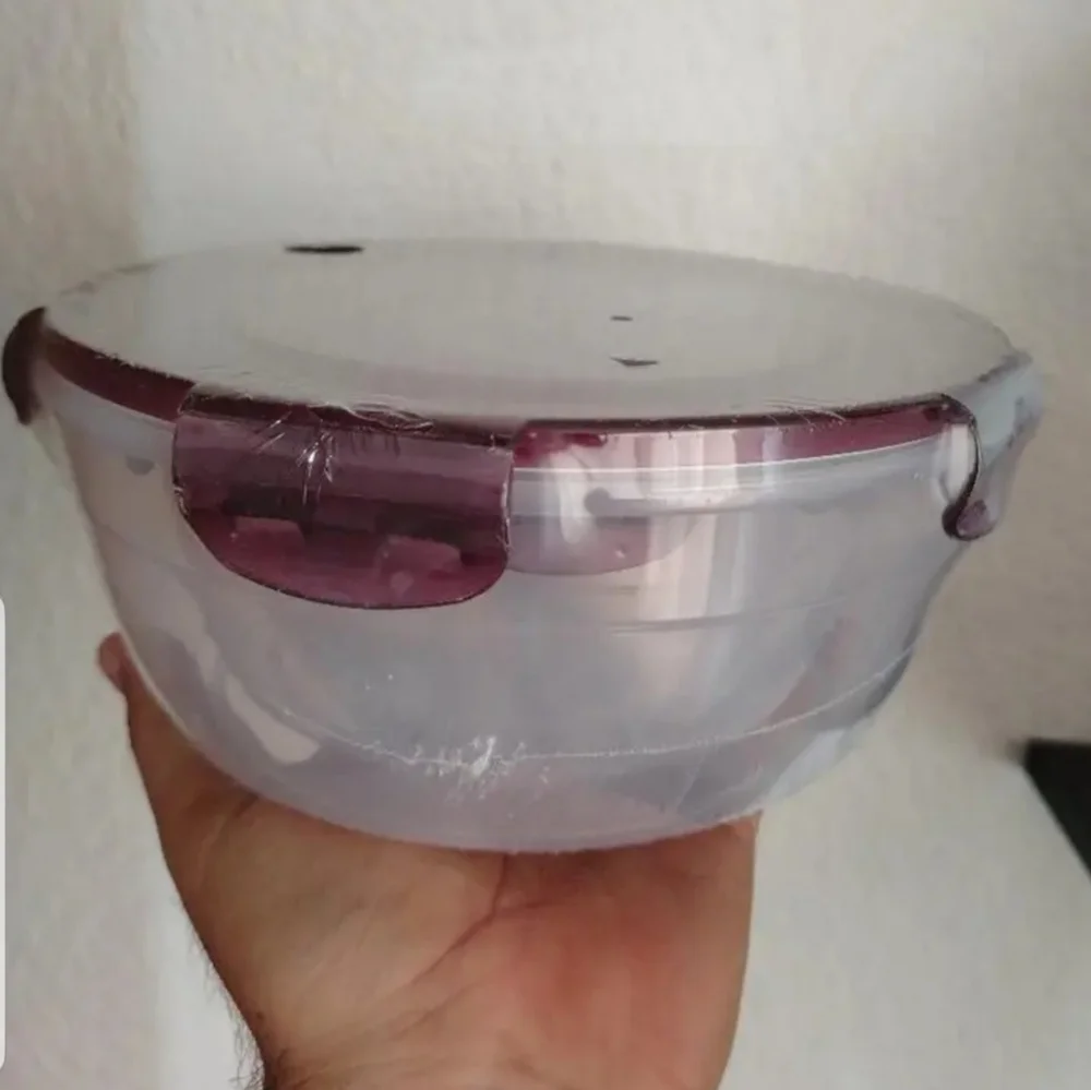 4 Burgundy Mixing Bowls w/Lid